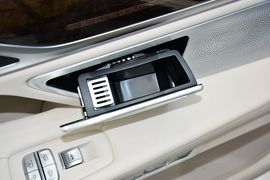 2016款宝马750Li