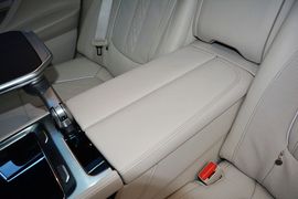 2016款宝马750Li
