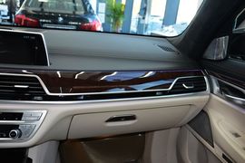 2016款宝马750Li
