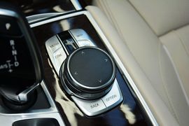 2016款宝马750Li