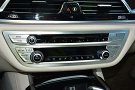 2016款宝马750Li