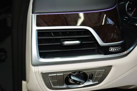 2016款宝马750Li