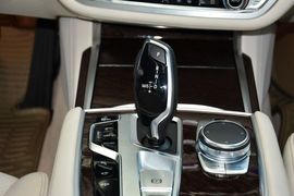 2016款宝马750Li