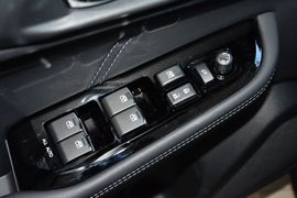 2016款斯巴鲁力狮2.5L全驱荣耀版