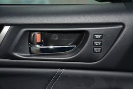 2016款斯巴鲁力狮2.5L全驱荣耀版