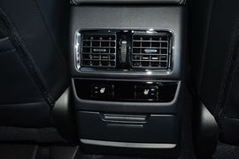 2016款斯巴鲁力狮2.5L全驱荣耀版