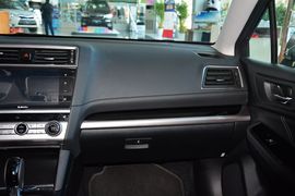 2016款斯巴鲁力狮2.5L全驱荣耀版