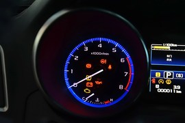 2016款斯巴鲁力狮2.5L全驱荣耀版