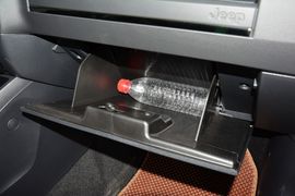 2015款Jeep自由客2.4L豪华导航版