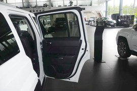 2015款Jeep自由客2.4L豪华导航版