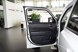 2015款Jeep自由客2.4L豪华导航版