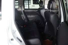 2015款Jeep自由客2.4L豪华导航版