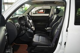 2015款Jeep自由客2.4L豪华导航版