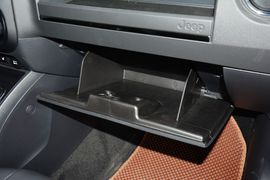 2015款Jeep自由客2.4L豪华导航版