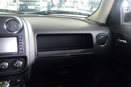 2015款Jeep自由客2.4L豪华导航版