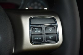 2015款Jeep自由客2.4L豪华导航版