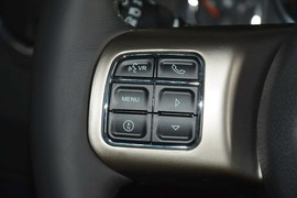 2015款Jeep自由客2.4L豪华导航版