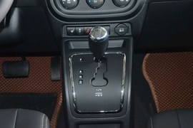 2015款Jeep自由客2.4L豪华导航版