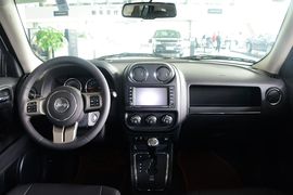 2015款Jeep自由客2.4L豪华导航版