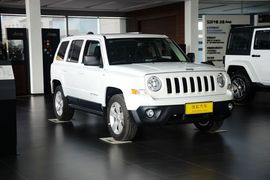 2015款Jeep自由客2.4L豪华导航版