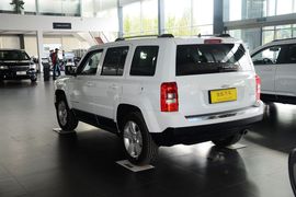 2015款Jeep自由客2.4L豪华导航版