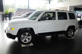 2015款Jeep自由客2.4L豪华导航版