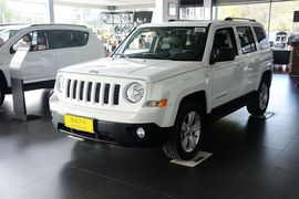 2015款Jeep自由客2.4L豪华导航版