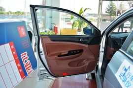 2015款比亚迪速锐1.5L手动豪华型