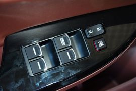 2015款比亚迪速锐1.5L手动豪华型