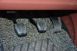 2015款比亚迪速锐1.5L手动豪华型