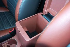 2015款比亚迪速锐1.5L手动豪华型