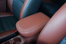 2015款比亚迪速锐1.5L手动豪华型