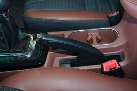 2015款比亚迪速锐1.5L手动豪华型