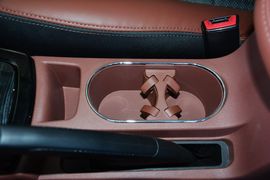 2015款比亚迪速锐1.5L手动豪华型