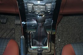 2015款比亚迪速锐1.5L手动豪华型