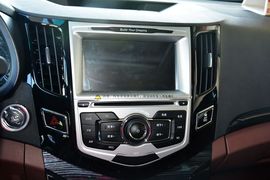 2015款比亚迪速锐1.5L手动豪华型