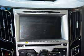 2015款比亚迪速锐1.5L手动豪华型