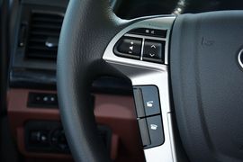 2015款比亚迪速锐1.5L手动豪华型