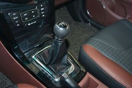 2015款比亚迪速锐1.5L手动豪华型