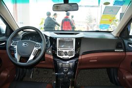 2015款比亚迪速锐1.5L手动豪华型