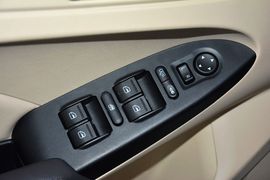 2015款奇瑞艾瑞泽7