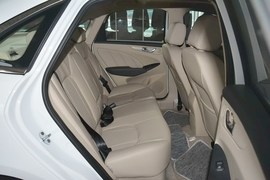 2015款奇瑞艾瑞泽7