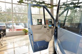 2015款福特新世代全顺2.2T柴油长轴豪华型