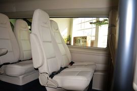 2015款福特新世代全顺2.2T柴油长轴豪华型