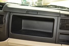 2015款福特新世代全顺2.2T柴油长轴豪华型