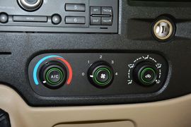 2015款福特新世代全顺2.2T柴油长轴豪华型