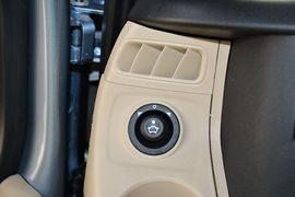 2015款福特新世代全顺2.2T柴油长轴豪华型