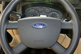 2015款福特新世代全顺2.2T柴油长轴豪华型