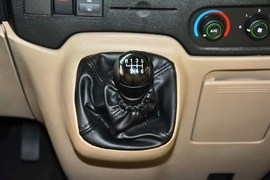 2015款福特新世代全顺2.2T柴油长轴豪华型