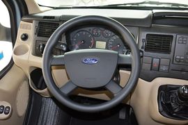 2015款福特新世代全顺2.2T柴油长轴豪华型